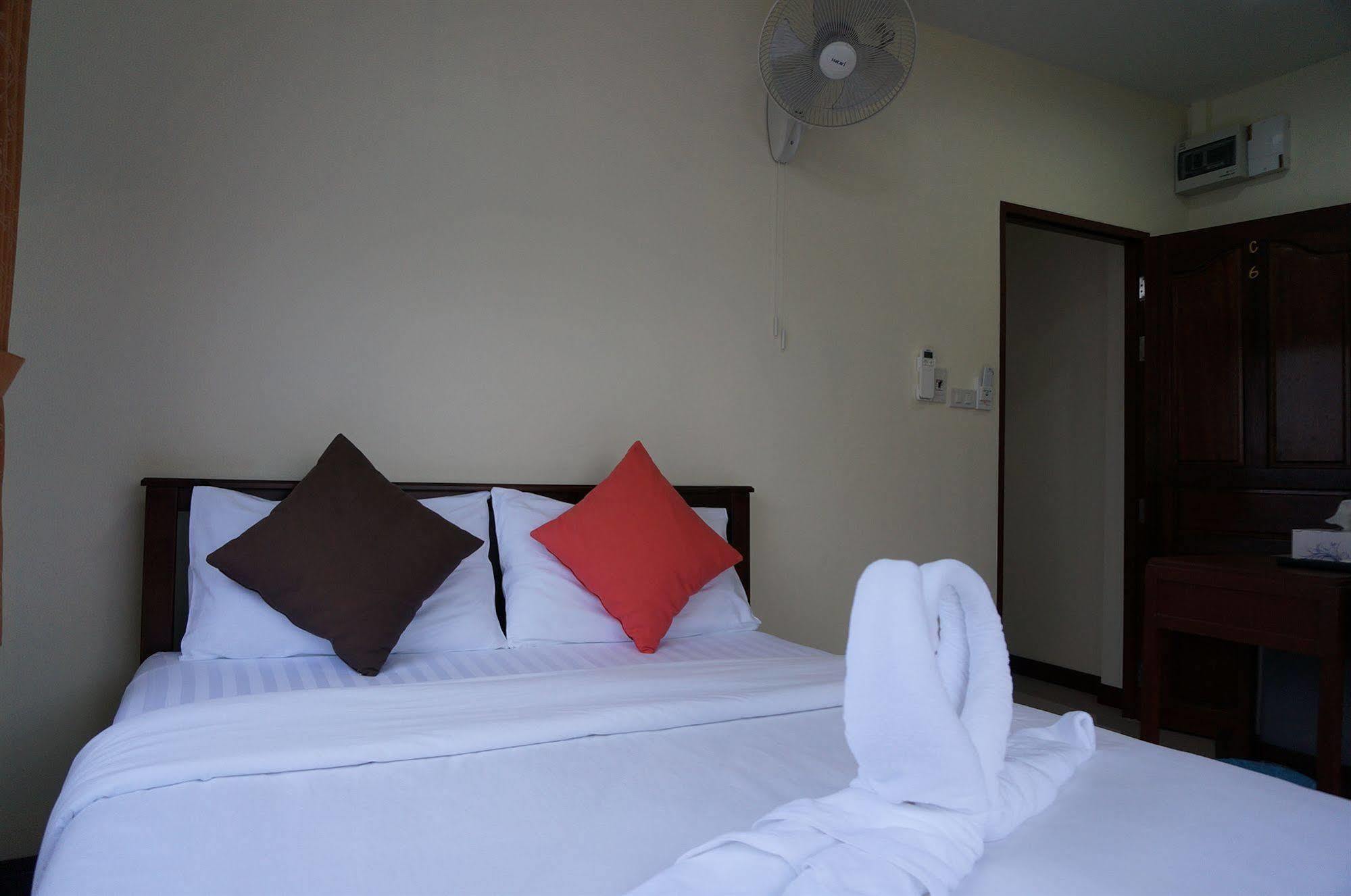 Baan Taweesuk Guest House Hua Hin Ngoại thất bức ảnh